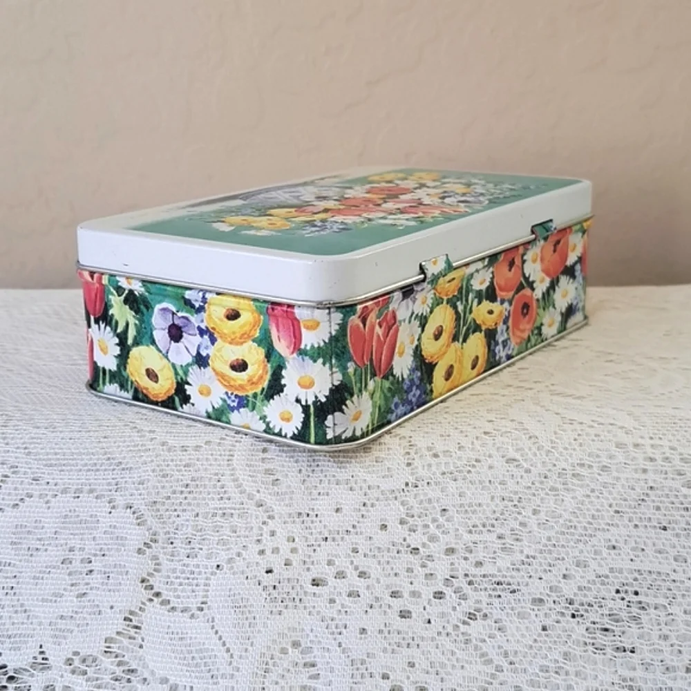 Small Vintage Tin Metal Hinged Storage Box Floral Bouquet Made in England
